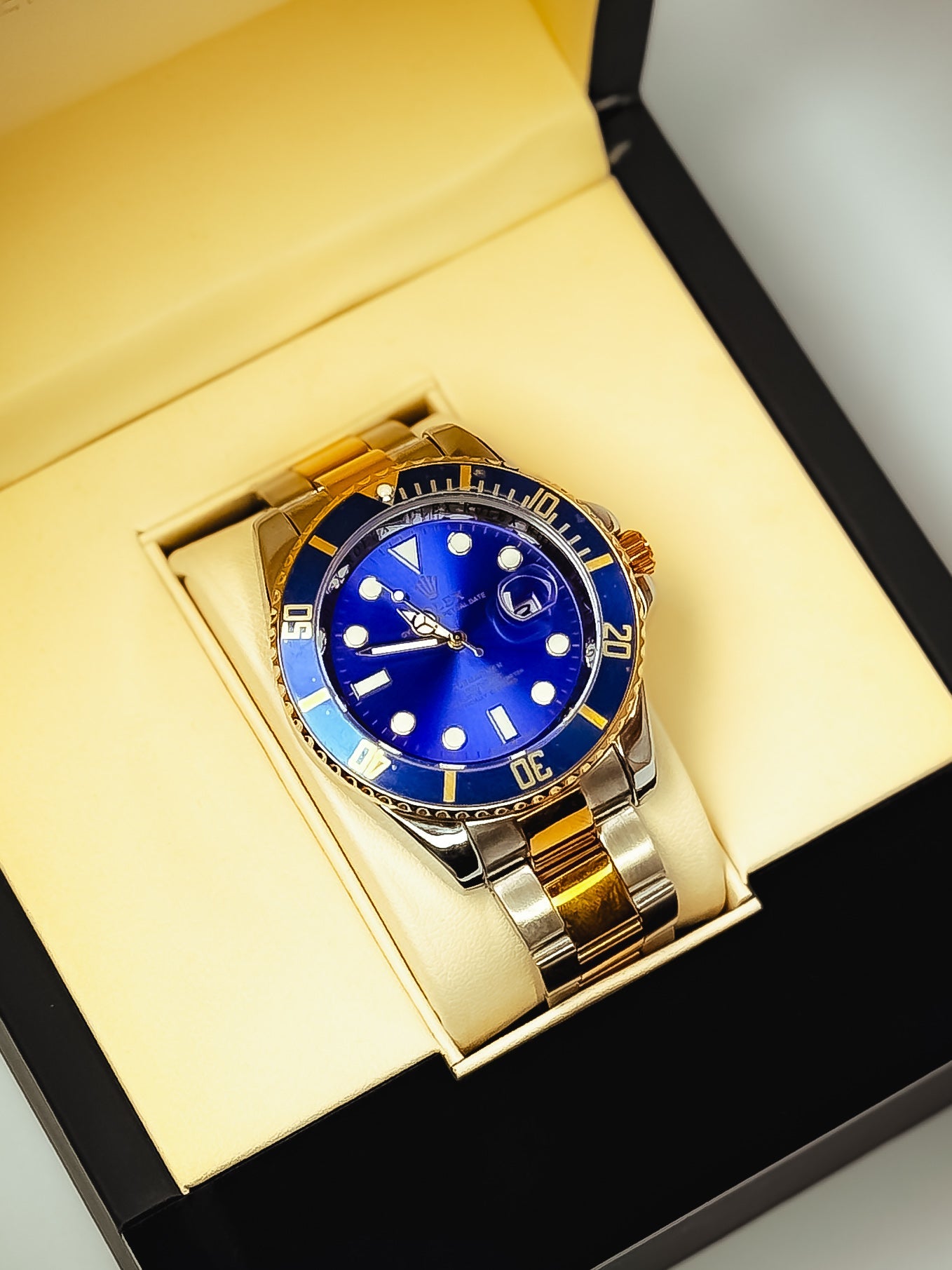 Rollie Submariner – Dual Throne Edition